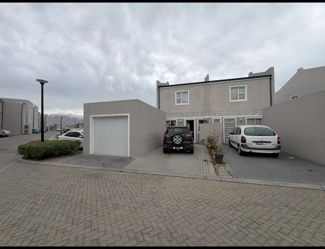 3 BEDROOM HOUSE FOR SALE IN HEATHFIELD